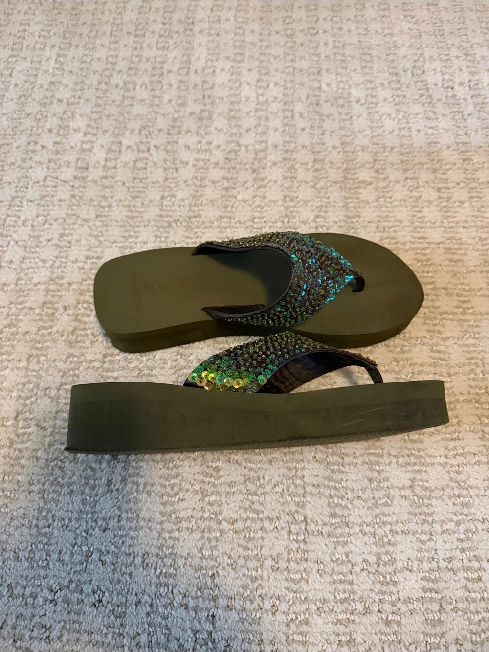 Rocket Dog Olive Green Flip Flop Sandals with Iridescent Beaded Straps - Picture 2 of 2